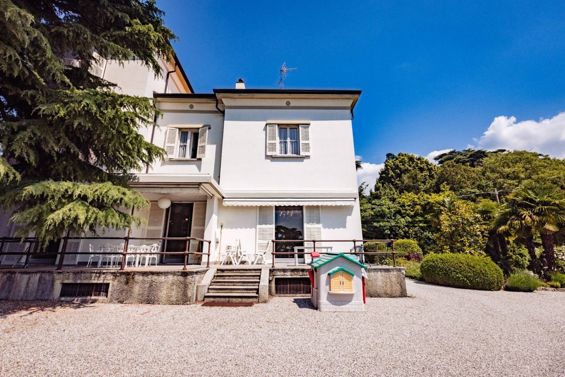 Villa In Vendita A Longone Al Segrino In Lombardy, Italy For Sale ...