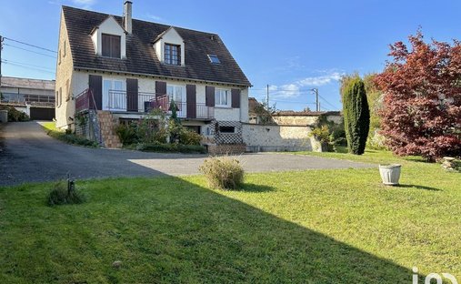 Luxury homes for sale in Thomery, Île-de-France, France | JamesEdition