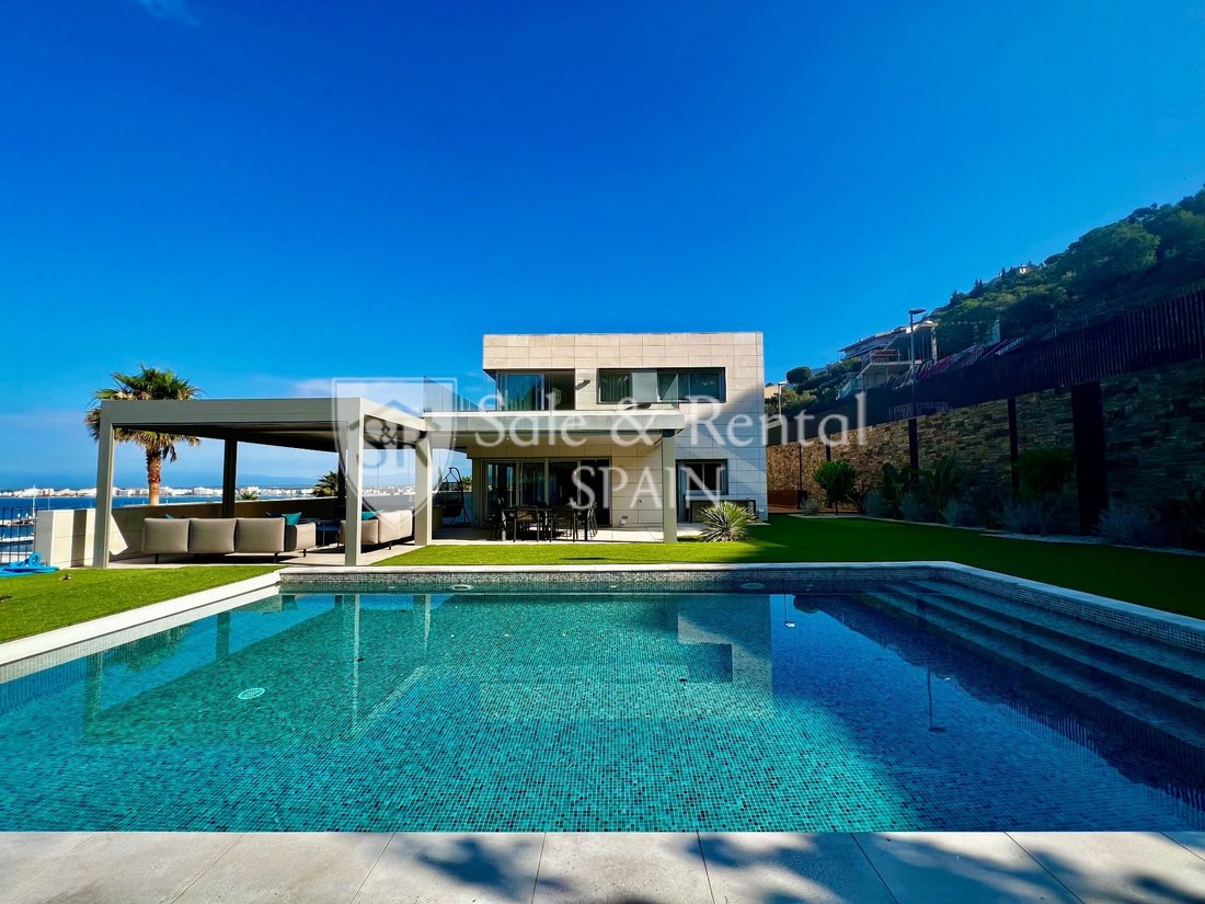 Fantastic Luxury House With Front Sea Views In Roses, Catalonia, Spain