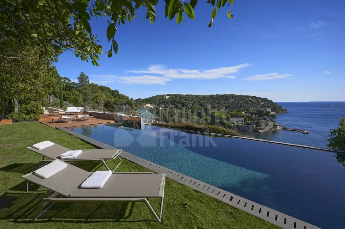 House in Saint-Jean-Cap-Ferrat, Provence-Alpes-Côte d'Azur, France 1 - 12495782