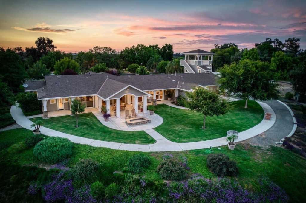 Single Family Detached Sanger In Sanger, California, United States For