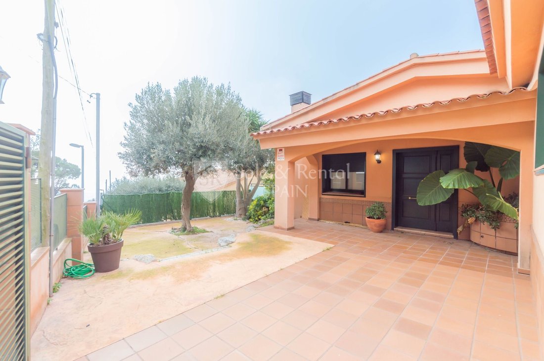 Chalet in Lloret de Mar, Catalonia, Spain 4 - 13386280