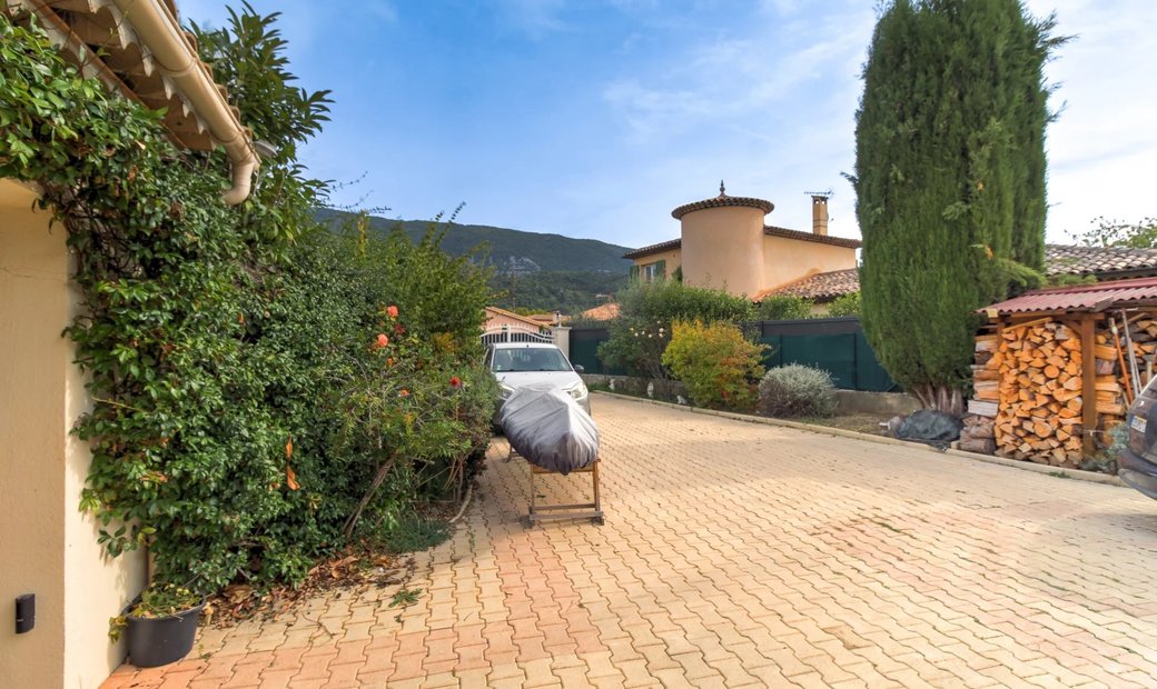 Levens House In Levens, Provence Alpes Côte D'azur, France For Sale