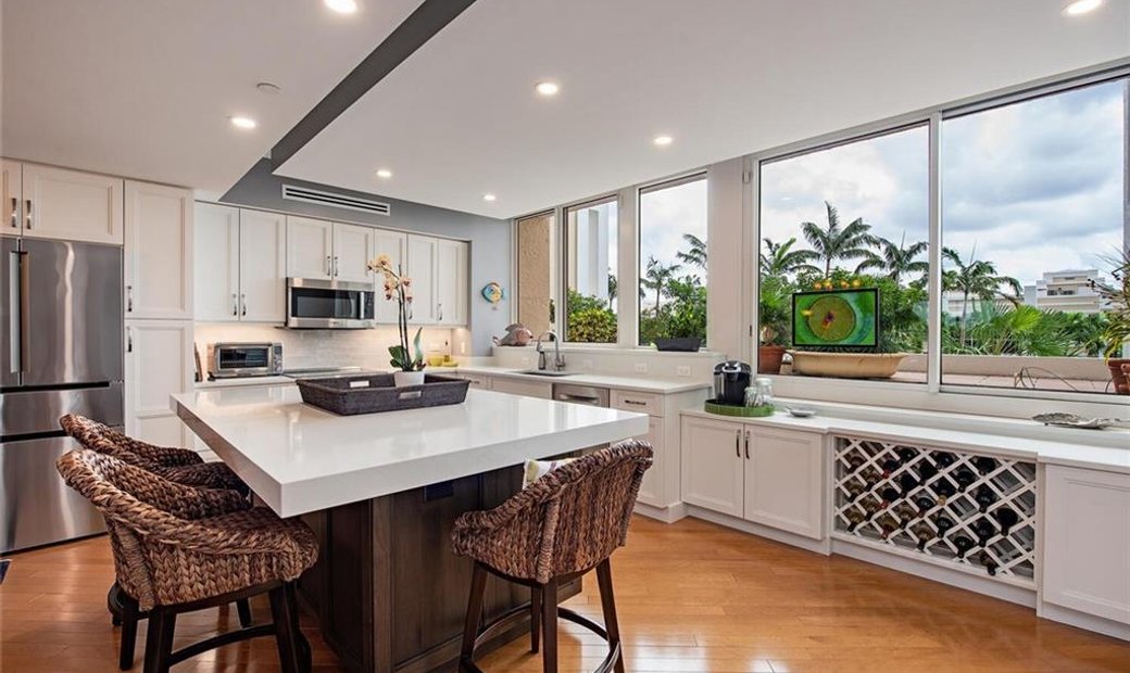 St Raphael Beautifully Remodeled Tower In Naples, Florida, United