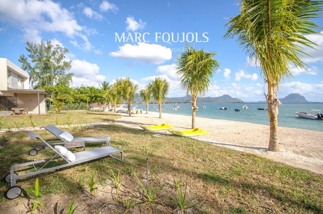 Beachfront Penthouse Luxury In Black River, Rivière Noire District, Mauritius For Sale (13384539)