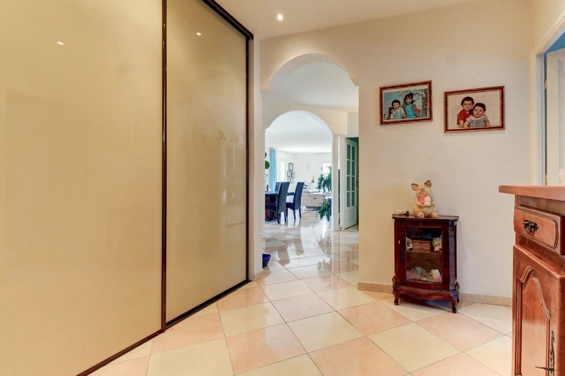 Levens House In Levens, Provence Alpes Côte D'azur, France For Sale