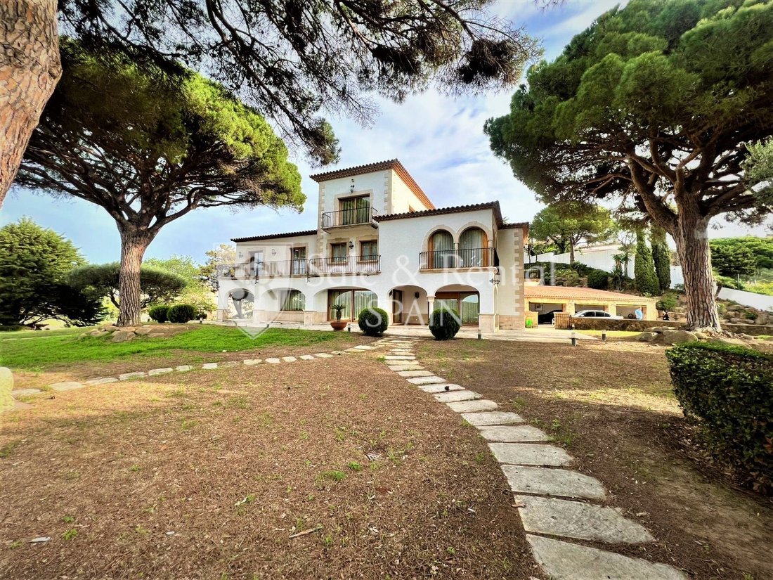 Chalet in Sant Feliu de Guixols, Catalonia, Spain 1 - 13386244