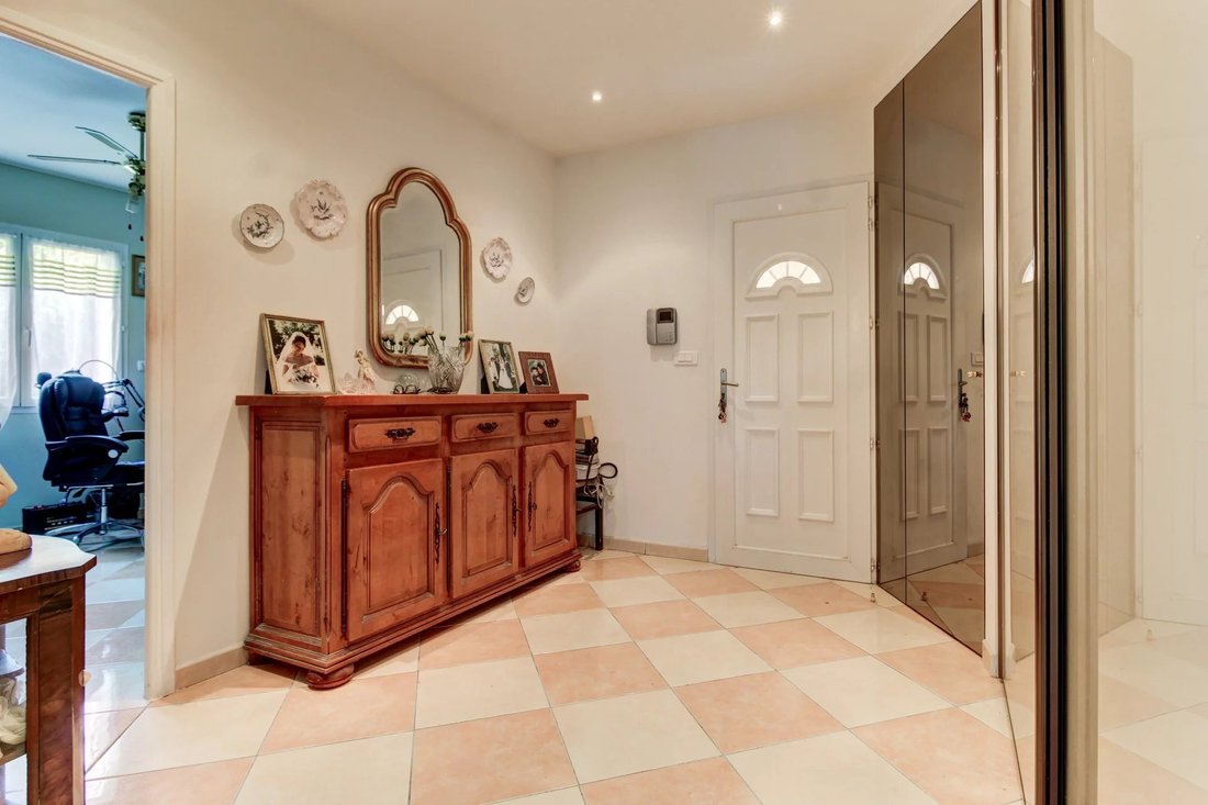 Levens House In Levens, Provence Alpes Côte D'azur, France For Sale