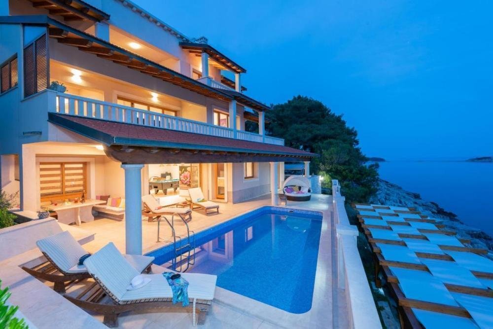Villa in Gradski kotar Stari grad, Korcula, Dubrovnik-Neretva County 1 - 13386998