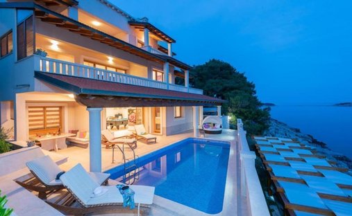 Villa in Gradski kotar Stari grad, Korcula, Dubrovnik-Neretva County 1