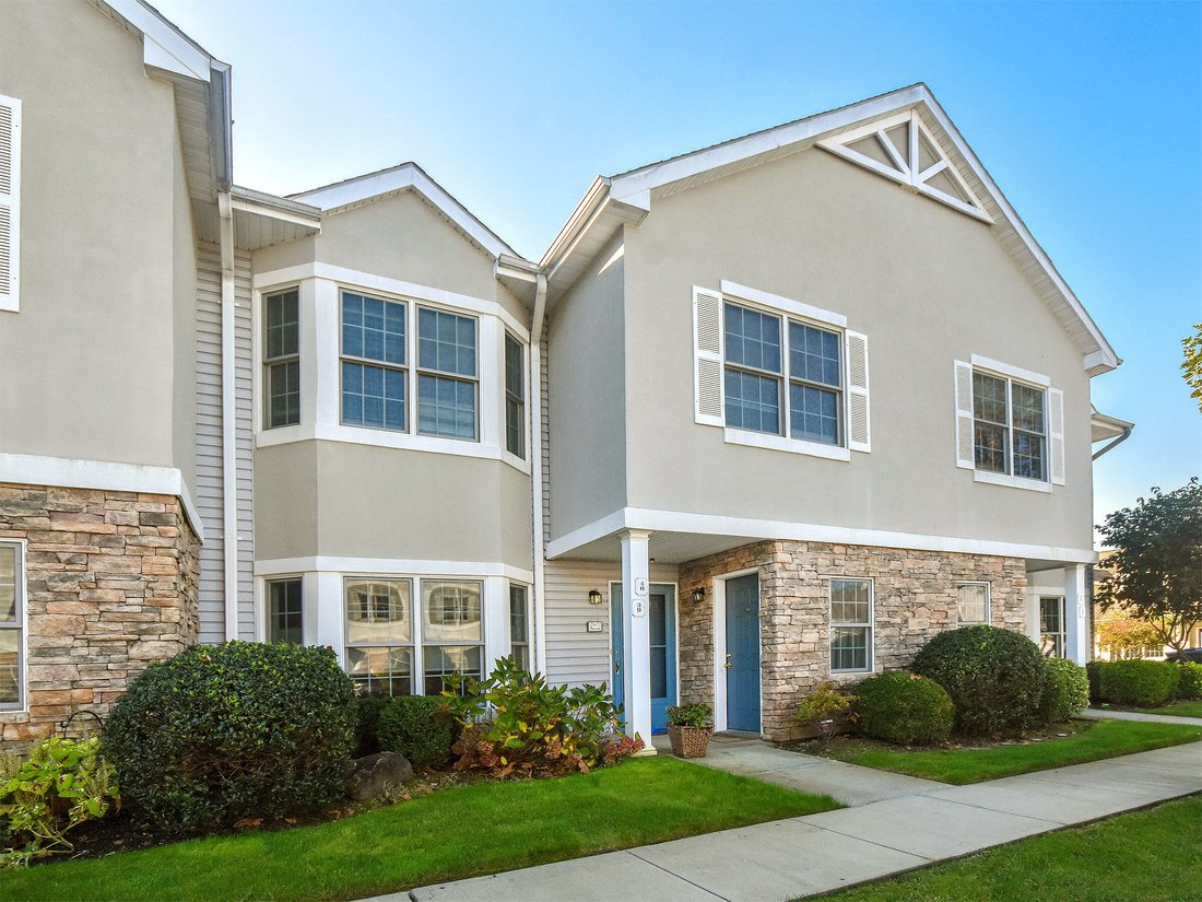 40 Miro Place, Port Washington, Ny, In Port Washington, New York