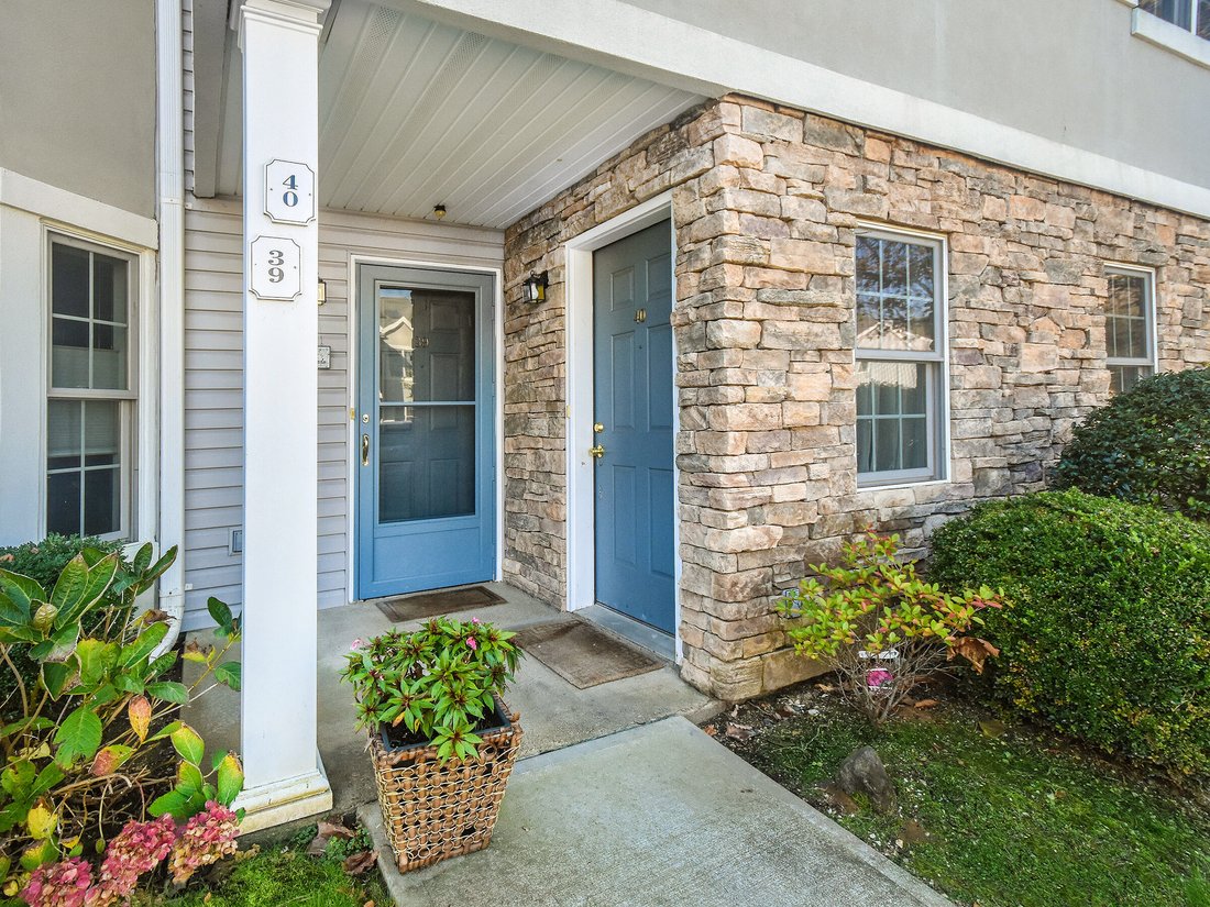 40 Miro Place, Port Washington, Ny, In Port Washington, New York