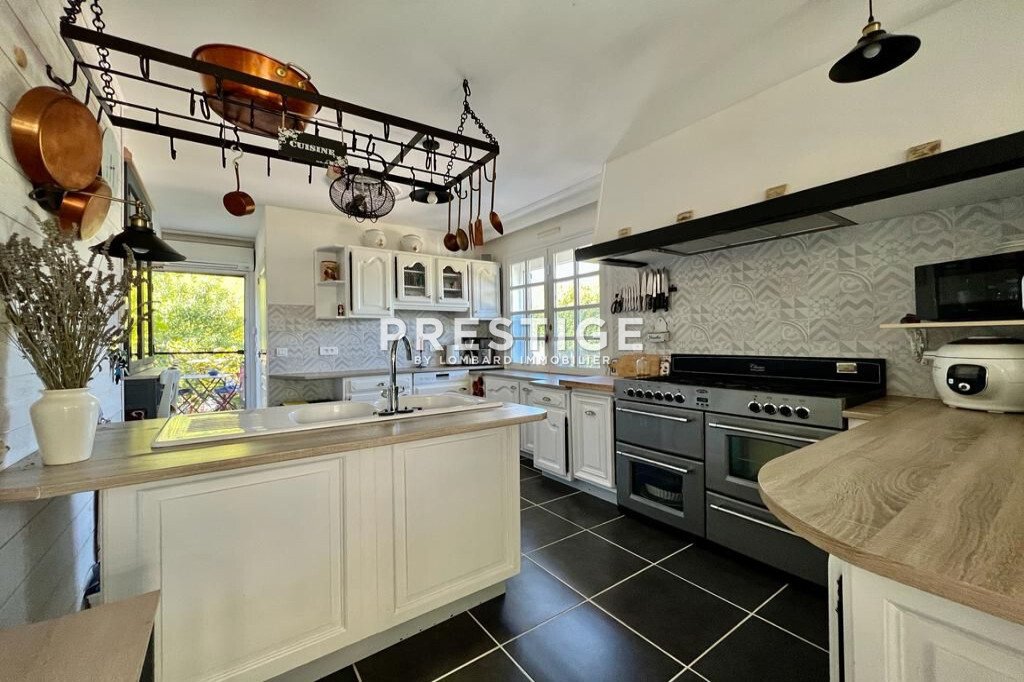 Vente Maison 8 Pièce(s) In Le Plan De La Tour, France For Sale (13392748)