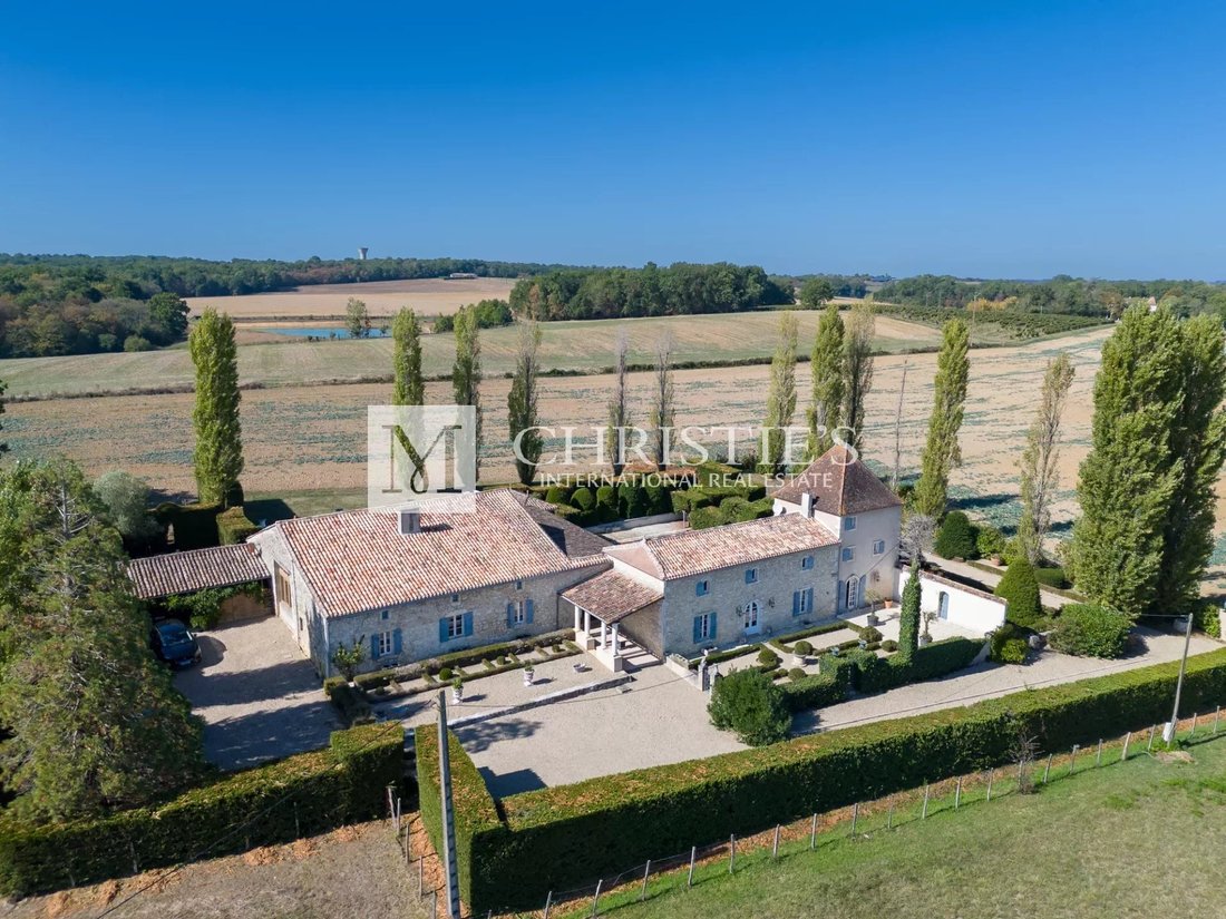 Splendid Manor House With 10 Acres, Close In Duras, Nouvelle Aquitaine