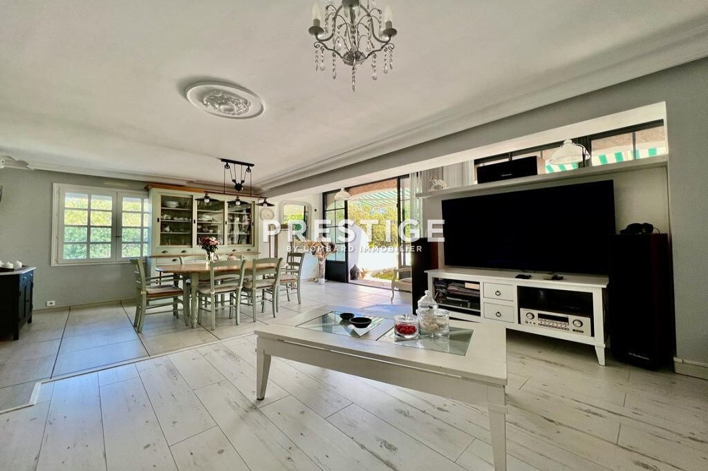 Vente Maison 8 Pièce(s) In Le Plan De La Tour, France For Sale (13392748)