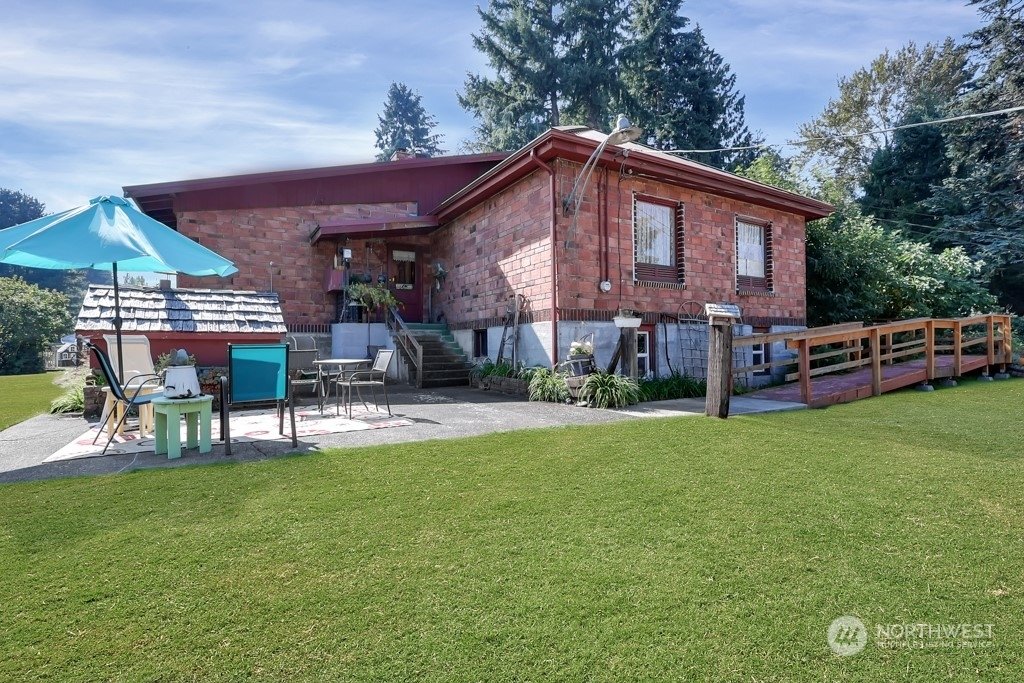 Over Six Historic Acres On Old Lake In Lake Tapps, Washington, United