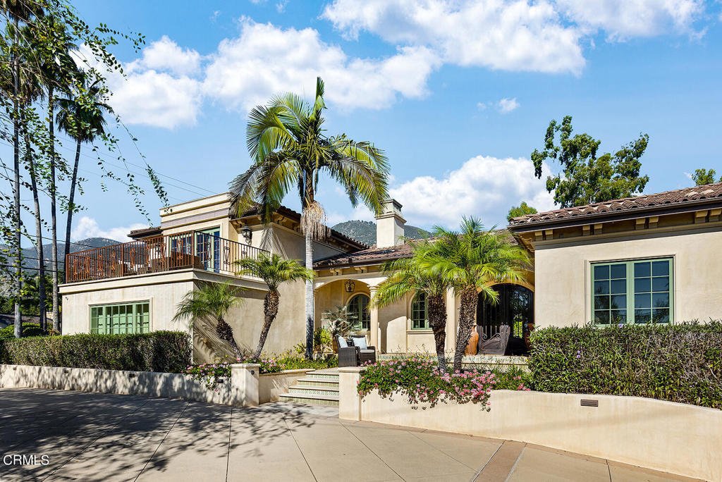 6 Bedrooms Single Family Detached In Altadena, California, United