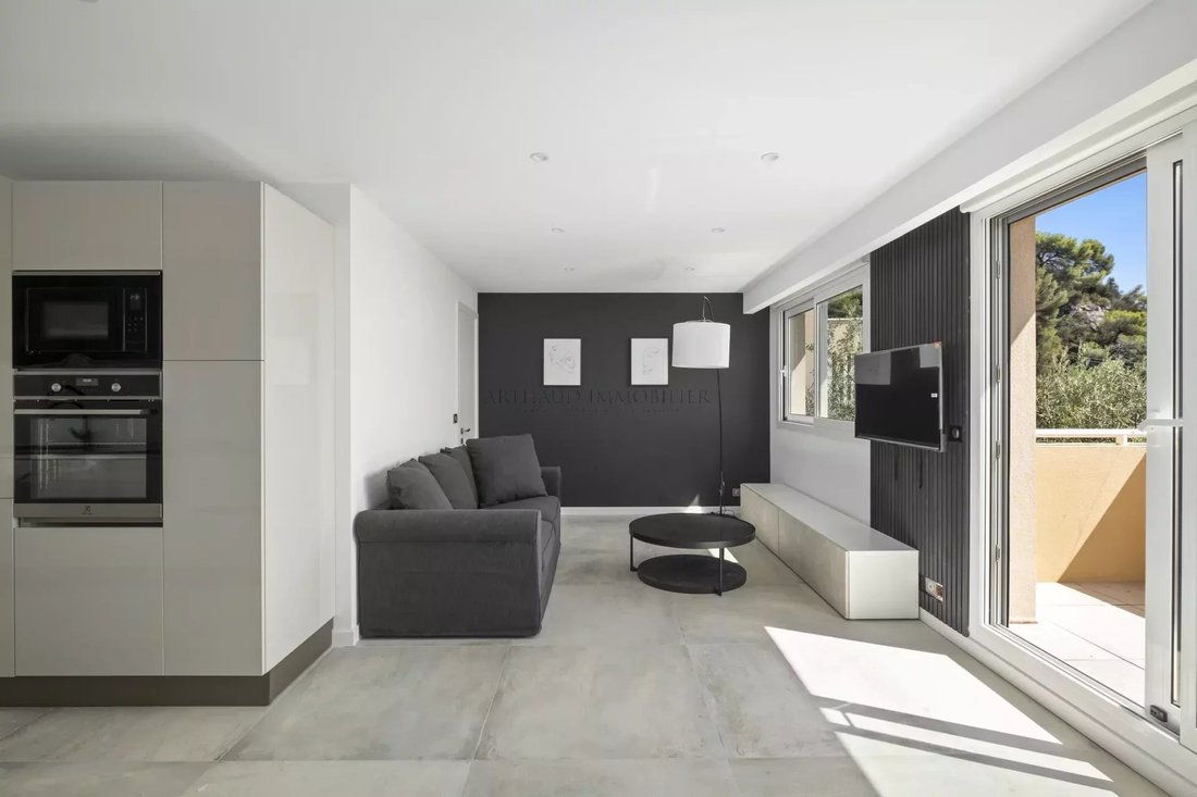 Roof Terrace Flat With In Beausoleil, Provence Alpes Côte D'azur