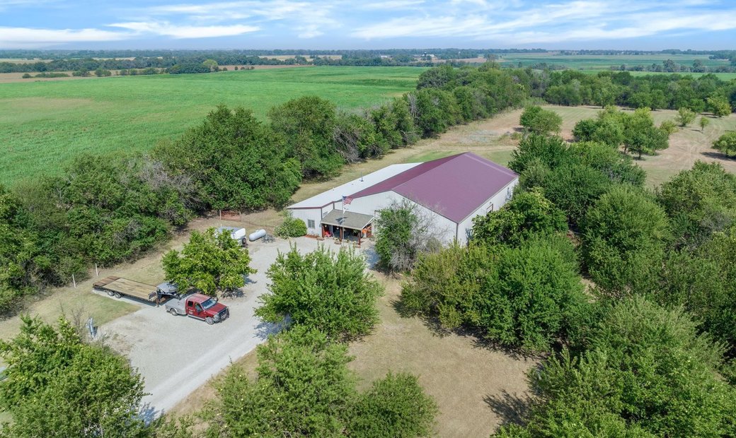 An Impressive Structure On Forty Acres In Viola, Kansas, United States For Sale (13286910)