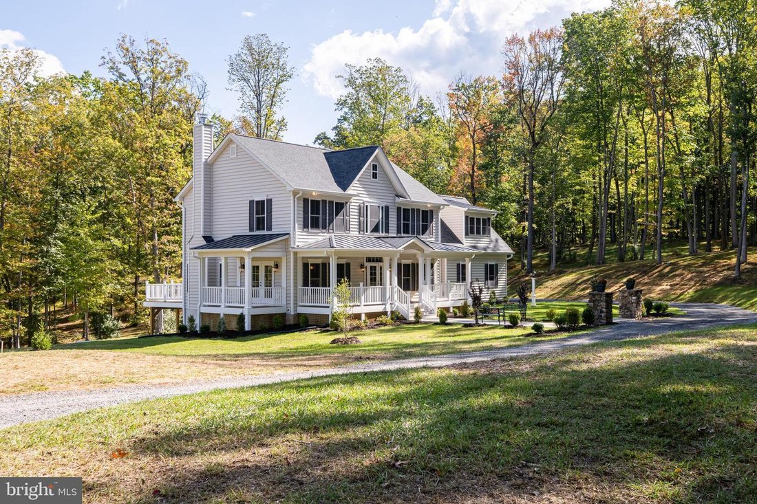 Exquisite Farmhouse Colonial On 10 Acres With In Hume, Virginia, United