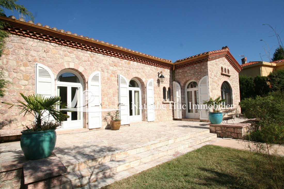 Vente Propriété 10 Pièce(s) In Prades, France For Sale (13397097)