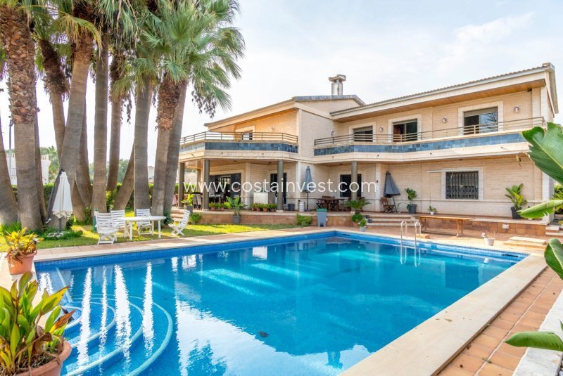 Villa in Dehesa de Campoamor, Orihuela, Valencian Community 1 - 13397148