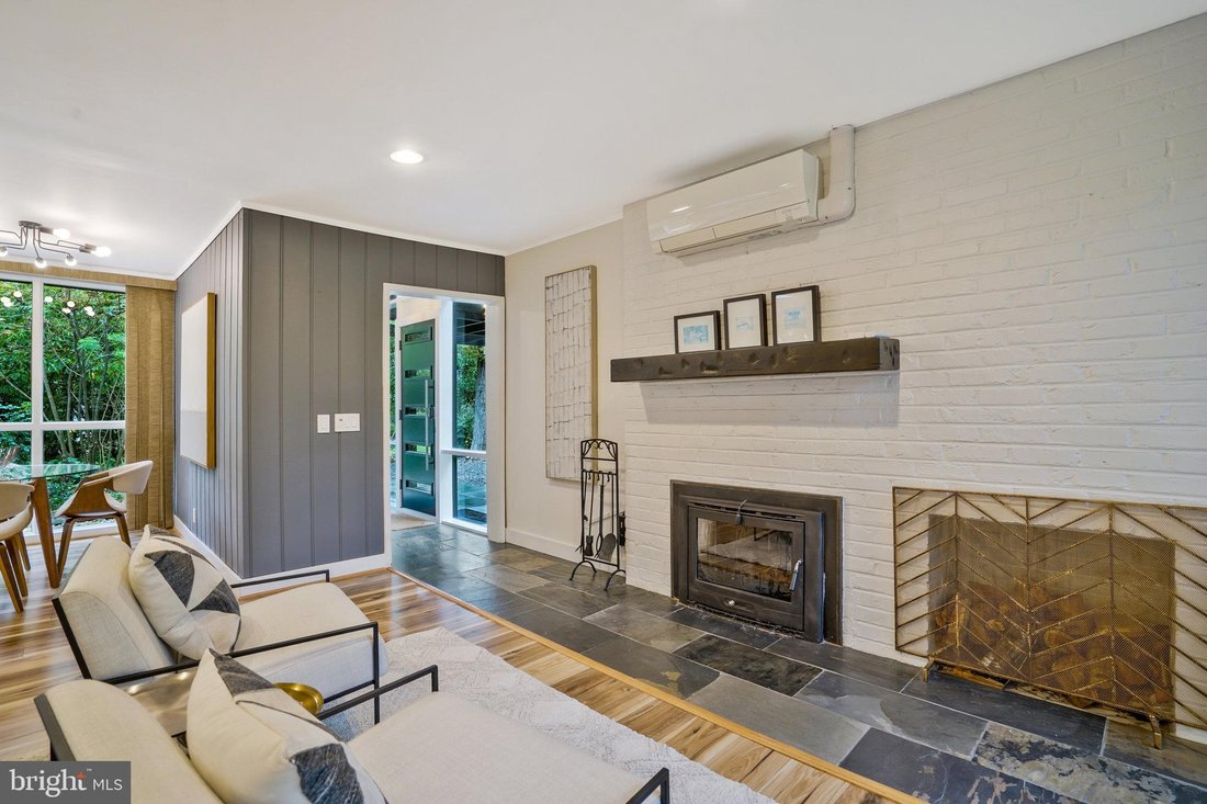 Renovated Goodman Gem On Coveted In Belle Haven, Virginia, United