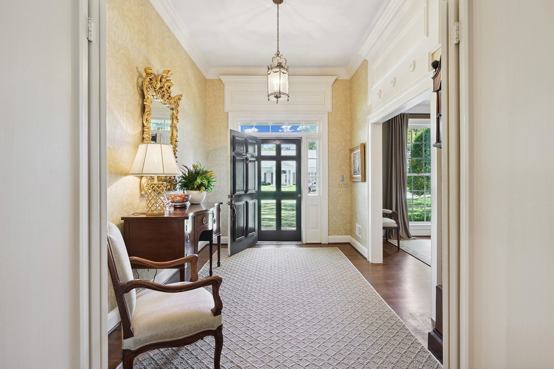 Classic And Timeless Kingswood Home On 1+ In Atlanta, United States For Sale (13396729)