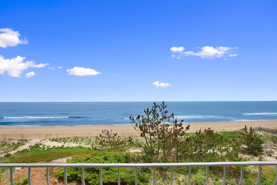 A Rare Oceanfront Rental Home In Amagansett, New York, United States