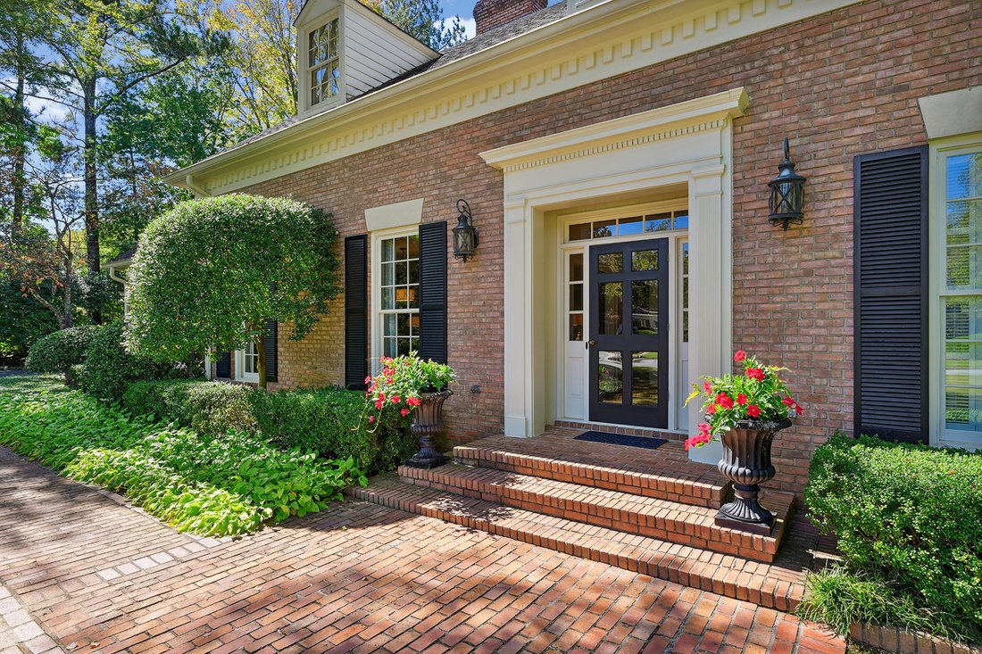 Classic And Timeless Kingswood Home On 1+ In Atlanta, United States For Sale (13396729)