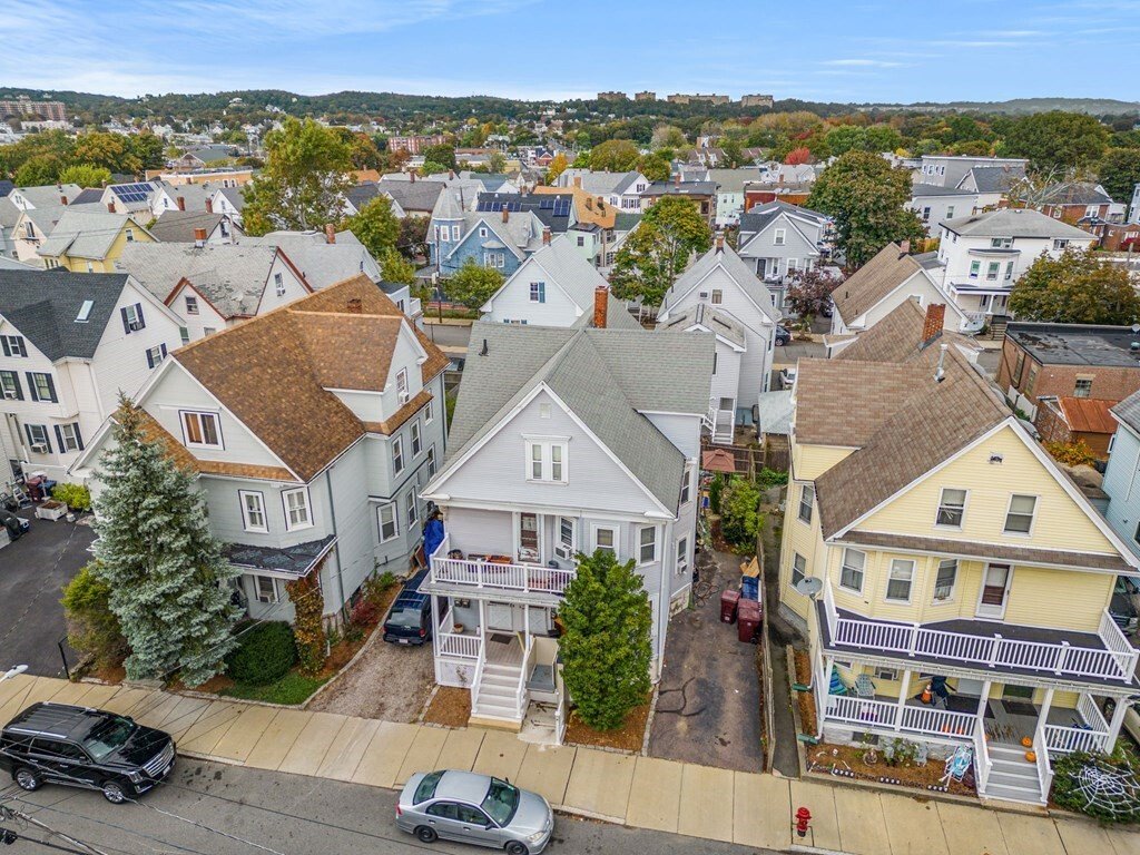 6 Bedrooms Triplex In Everett, Massachusetts, United States For Sale