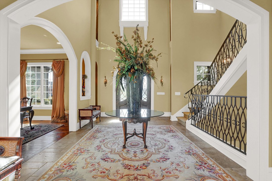 5 Bedrooms Single Family Detached In Bargersville, Indiana, United