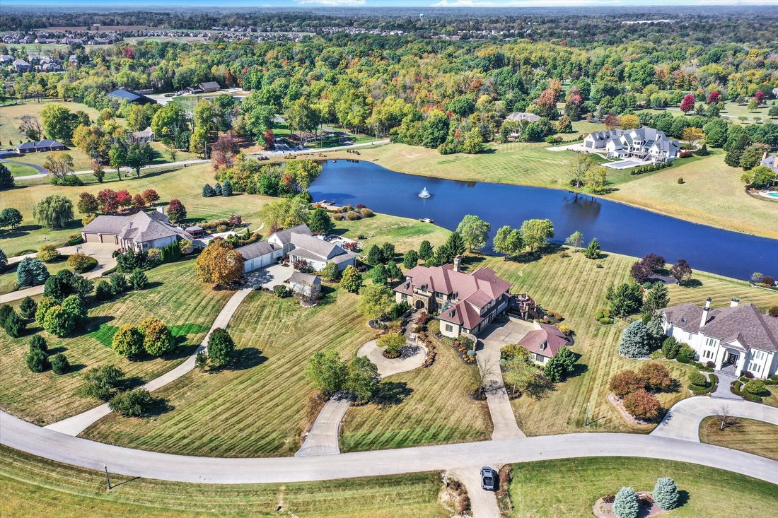 5 Bedrooms Single Family Detached In Bargersville, Indiana, United