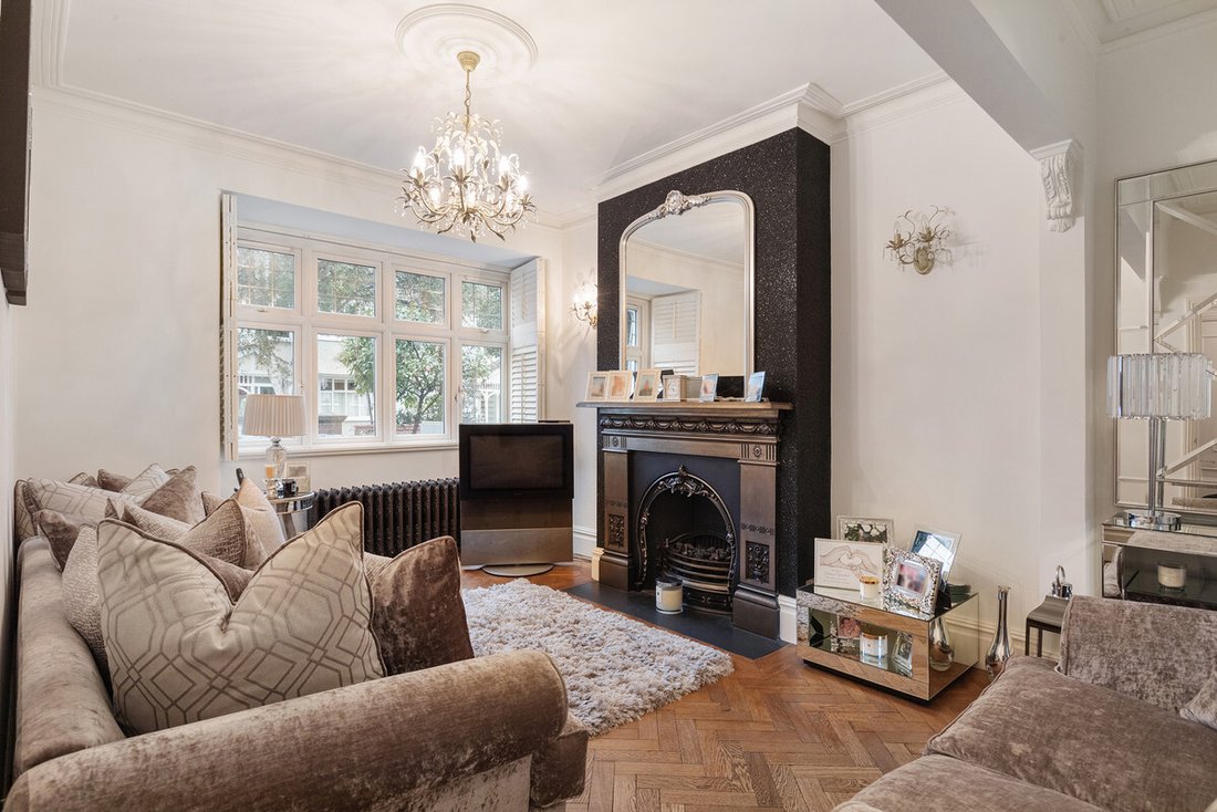 House in Northfields, Ealing, England 2 - 13402694