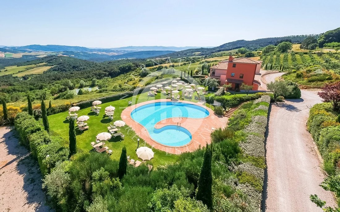Villa in San Gimignano, Tuscany, Italy 1 - 11343474