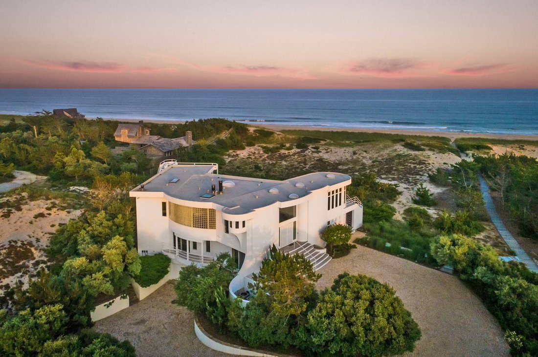 Magnificent Modern Mansion In Amagansett In Amagansett, New York