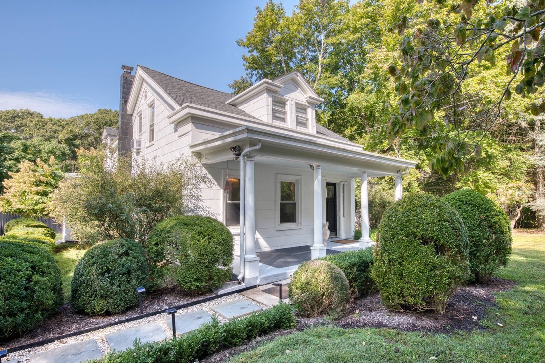 Iconic Captain Cartwright House In In Shelter Island, New York, United