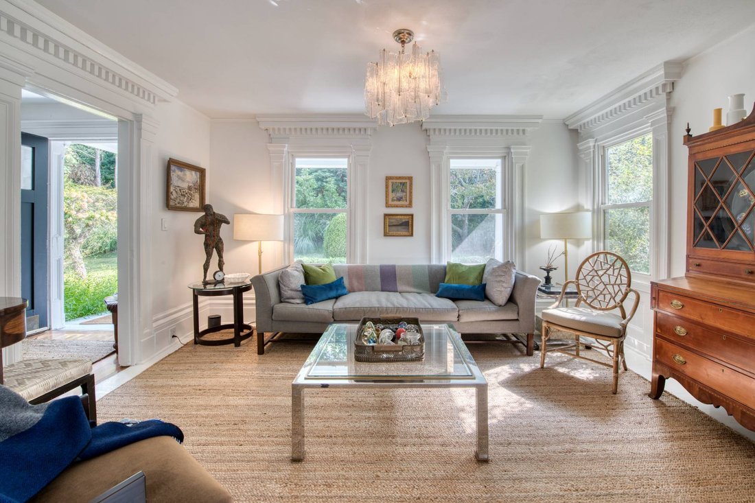 Iconic Captain Cartwright House In In Shelter Island, New York, United