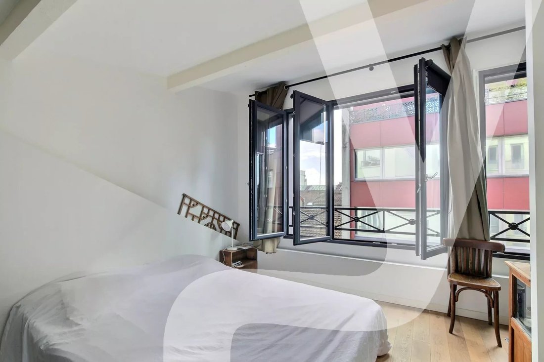 Magnifique Trois Pièces Métro Robespierre In Montreuil, île De France, France For Sale (13406753)