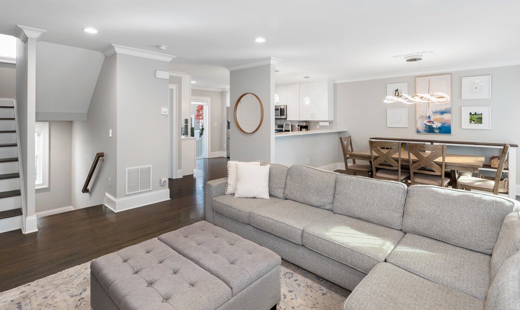 115 Colonial Road In Stamford, Connecticut, United States For Sale