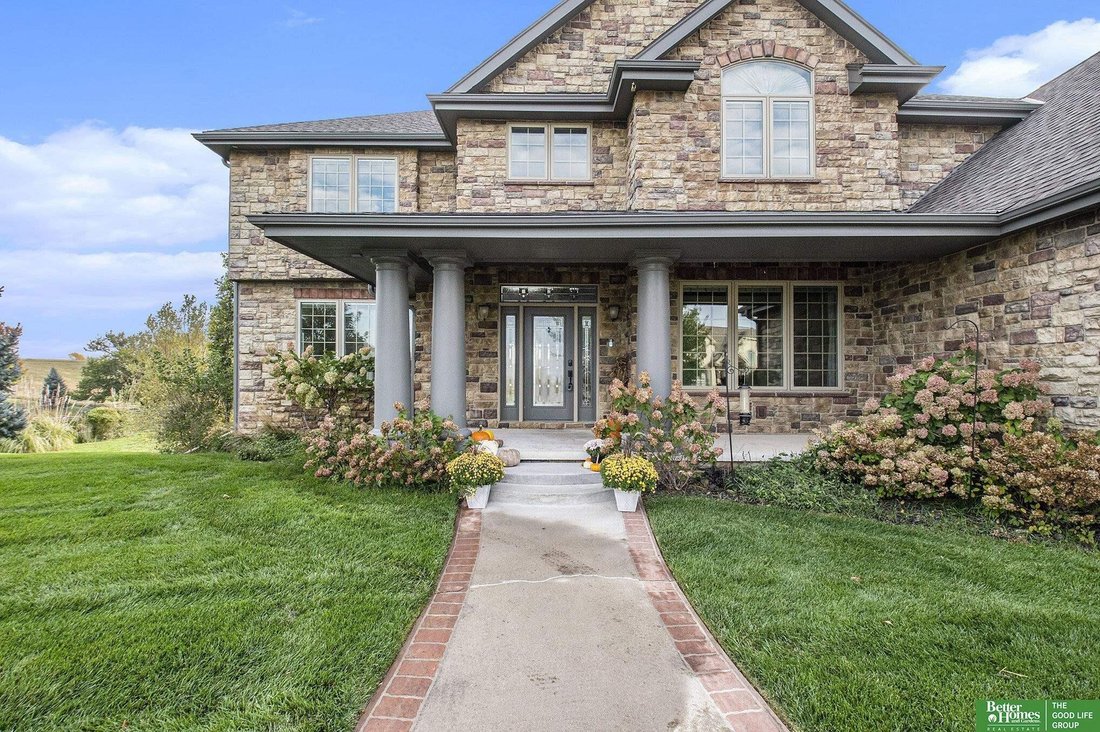 6 Bedrooms Single Family Detached In Omaha, Nebraska, United States For