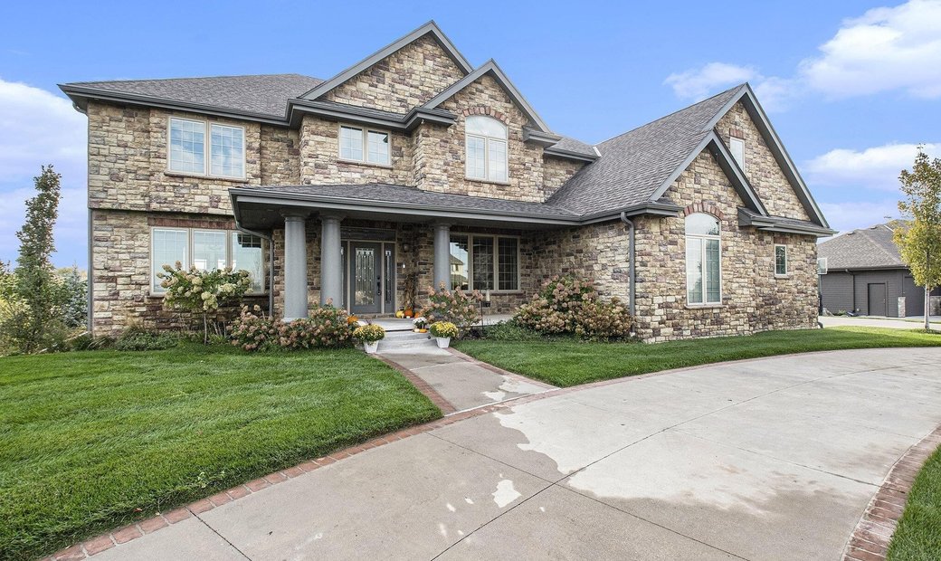 6 Bedrooms Single Family Detached In Omaha, Nebraska, United States For