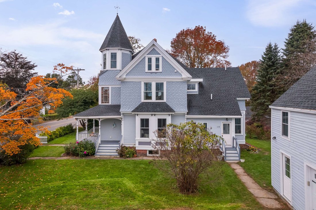 Historic Victorian With Modern Updates And In Kittery, Maine, United