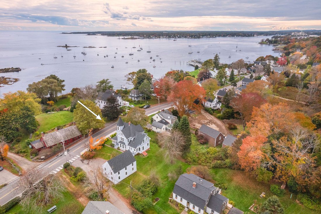 Historic Victorian With Modern Updates And In Kittery, Maine, United