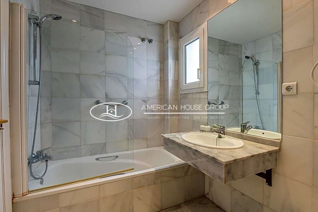 Apartment in Puerto Banus, Marbella, Spain 4 - 13412782