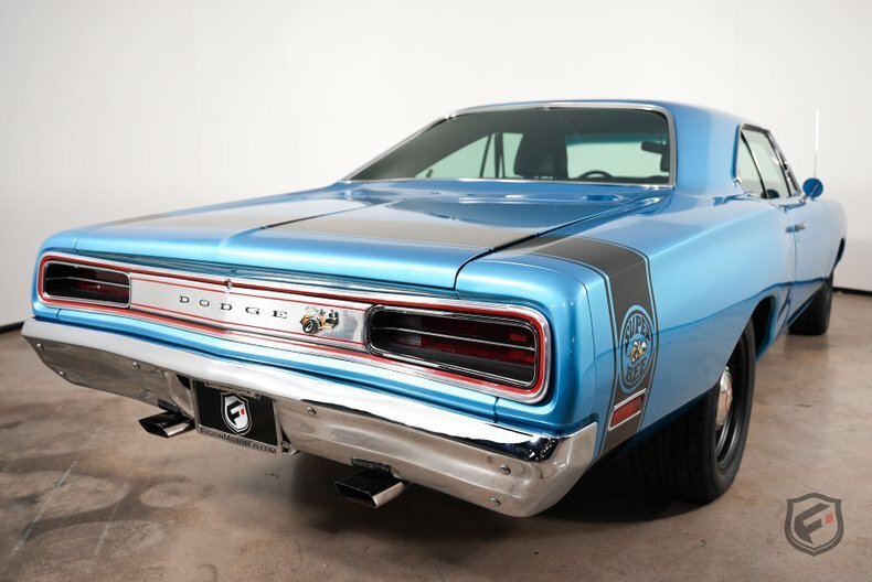 1970 DODGE SUPER BEE  HEMI V8  5-SPD MANUAL  B5 BLUE  ROTISSERIE RESTORATION!!! in Chatsworth, United States 3 - 13412029