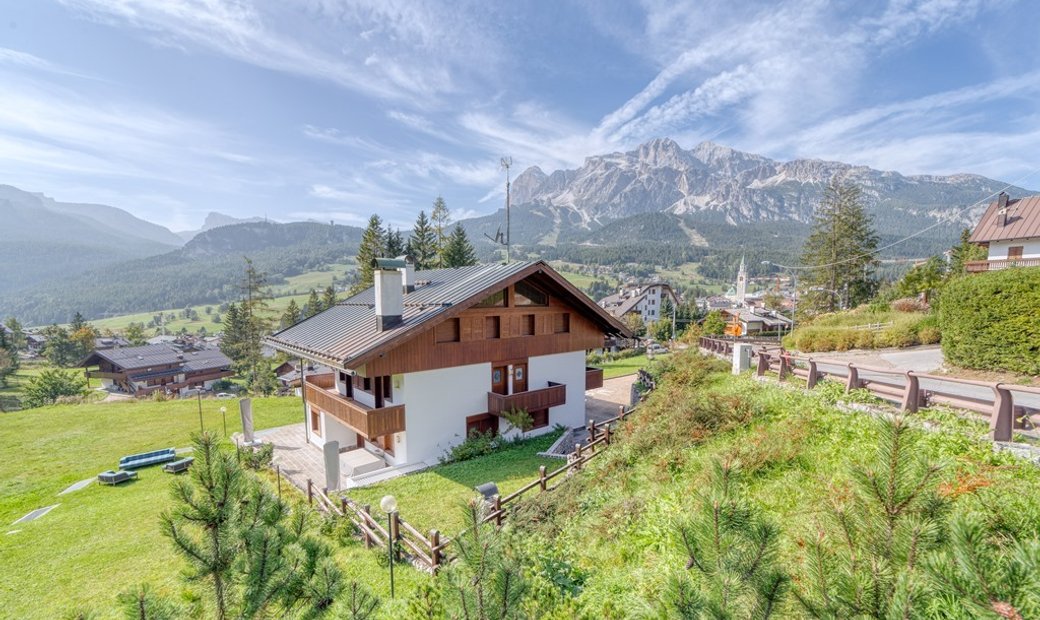 Refined Chalet With Unique View For Sale In In Cortina D'ampezzo