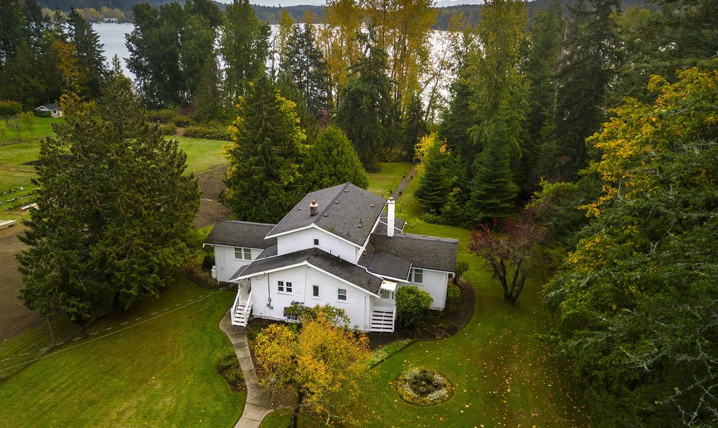 Spectacular Acreage In Saanich, British Columbia, Canada For Sale