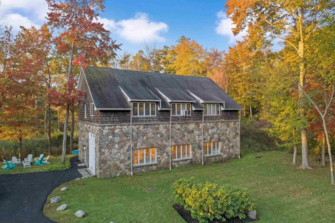 7 Bedrooms Single Family In Hampton Falls, New Hampshire, United States