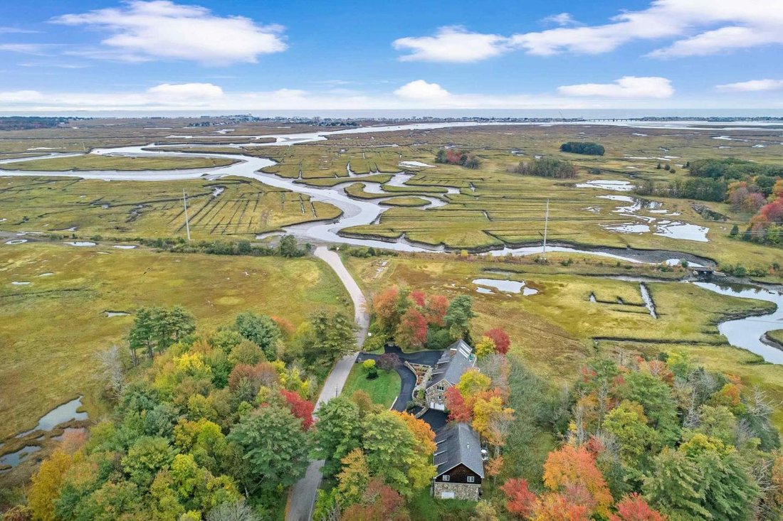 7 Bedrooms Single Family In Hampton Falls, New Hampshire, United States